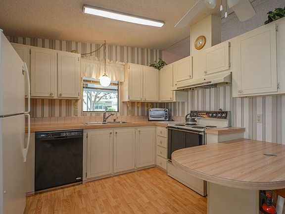 3rd image of 6608 Scenic Point Dr SE