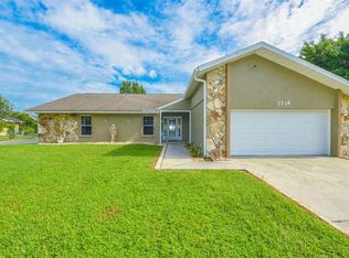 7238 Castle Dr, Sarasota, FL 34240