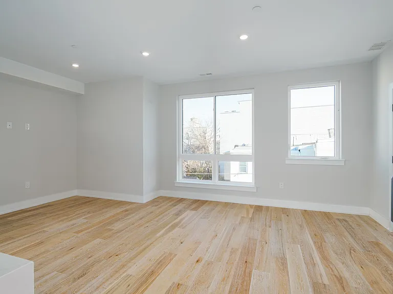 2731 W Jefferson St #4 — Photo 8