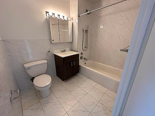 5th image of 2763 Morris Ave APT 505