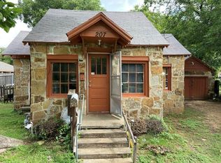 207 E 3rd St, Arlington, TX 76010
