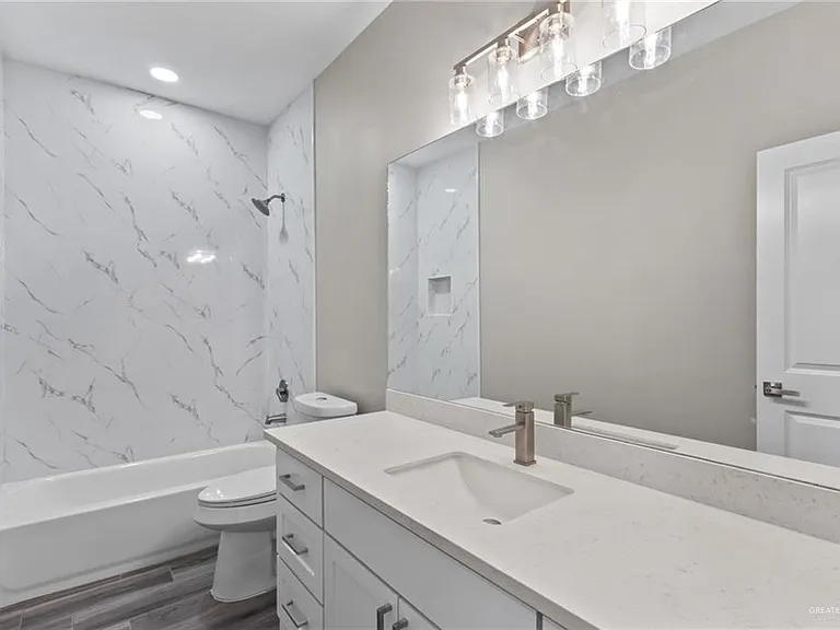 2604 Woodpecker St #2 — Photo 8