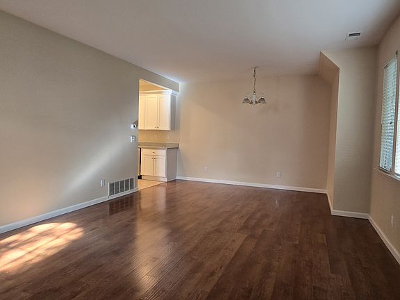 4th image of 16864 De Witt Ave #B
