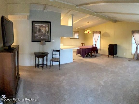 5th image of 217 Holly Ct