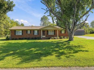 2 Park St, Fayetteville, TN 37334