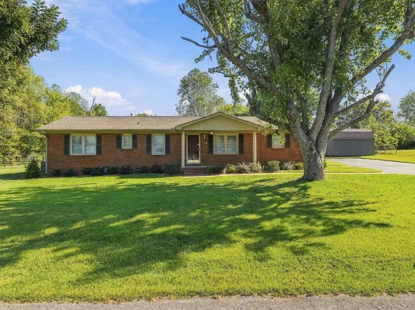 2 Park St, Fayetteville, TN 37334
