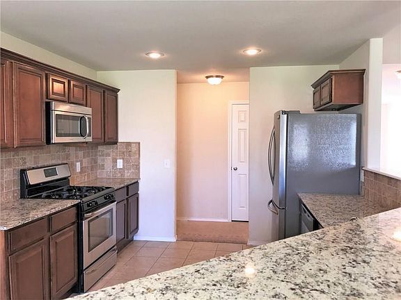 3rd image of 504 Driftwood St