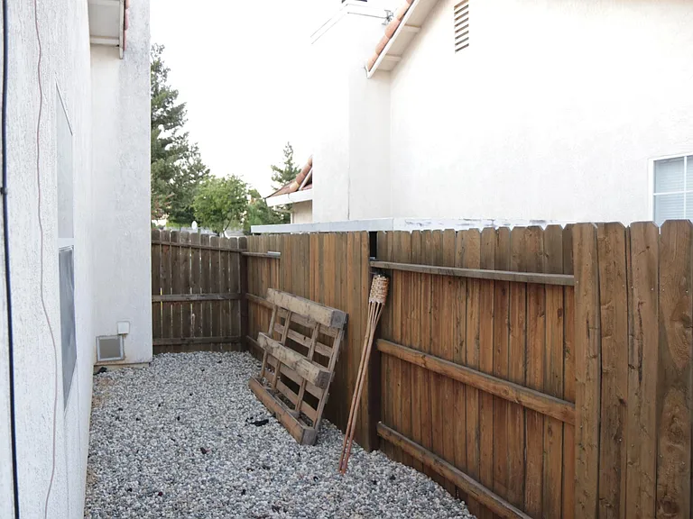 1852 Harbor Town Dr — Photo 5