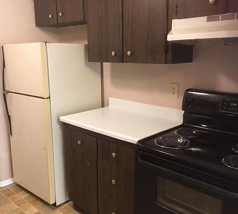 3rd image of 4927 Oakwood Trl