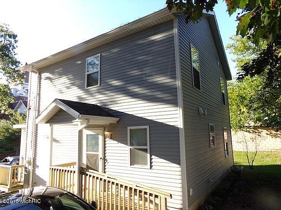 2nd image of 734 Henry Ave SE