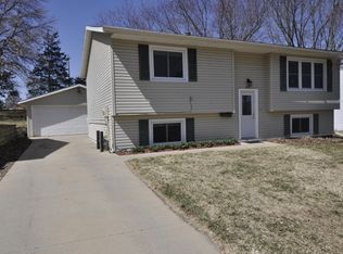 225 42nd Ave NW, Rochester, MN 55901