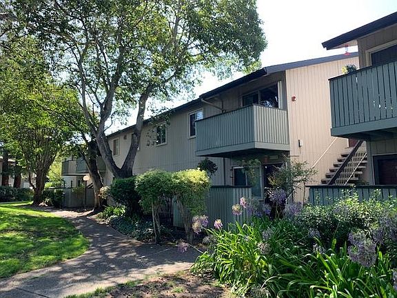 2nd image of 411 Piccadilly Pl APT 12