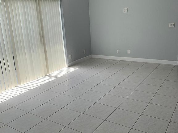 3rd image of 849 Kaye St