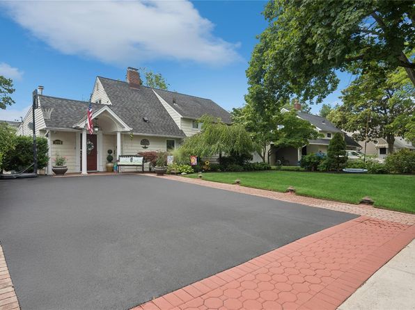 260 Water Lane S, Wantagh, NY 11793