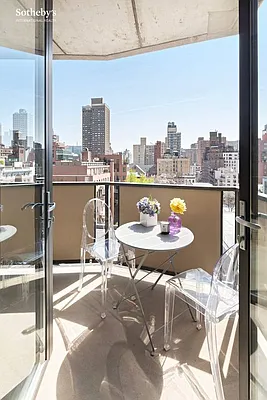 Sold by Sotheby's International Realty | media 3