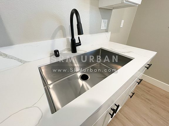 4th image of 3041 C St APT 1