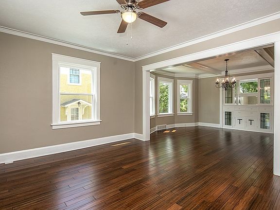 5th image of 308 N Chicago Ave