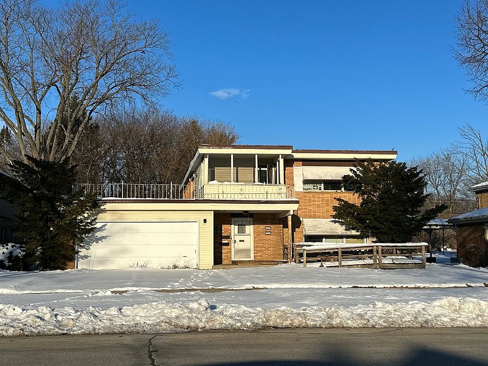 1st image of 3845-3847 N 84th St