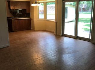105 Lazy Ln, Lake Jackson, TX 77566