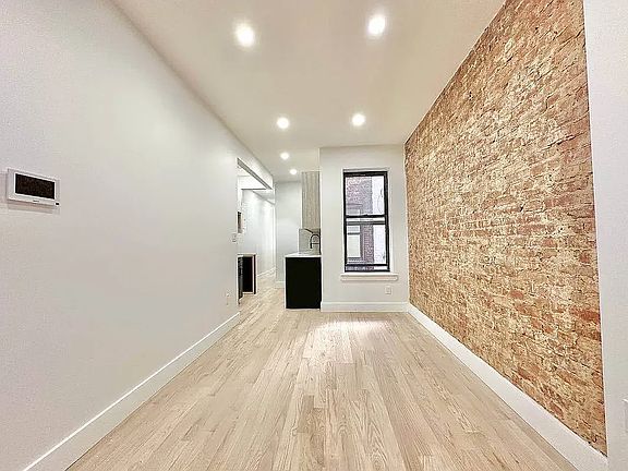 2nd image of 860 Hart St #3E