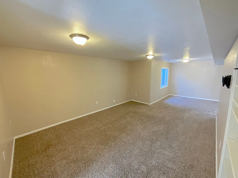 2579 Weyburn Way — Photo 39