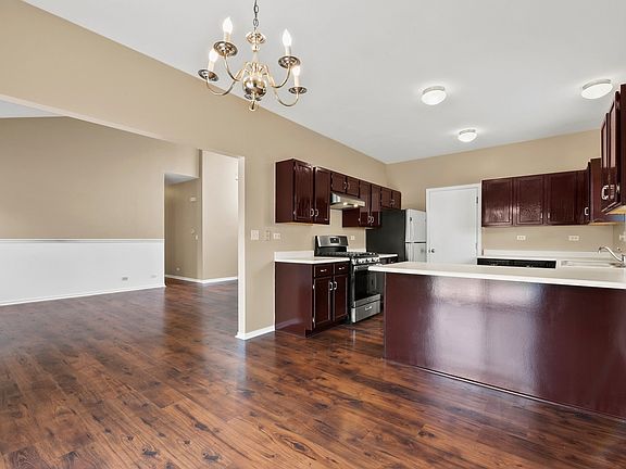 3rd image of 505 N Juniper Dr