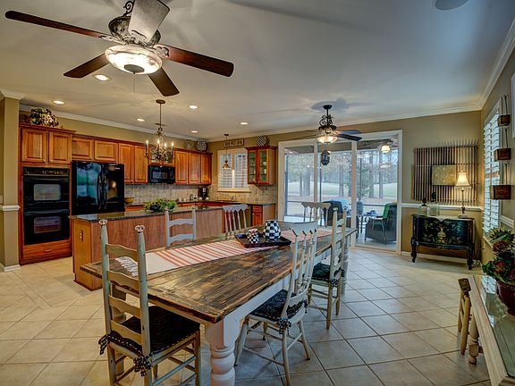 Extra spacious kitchen 