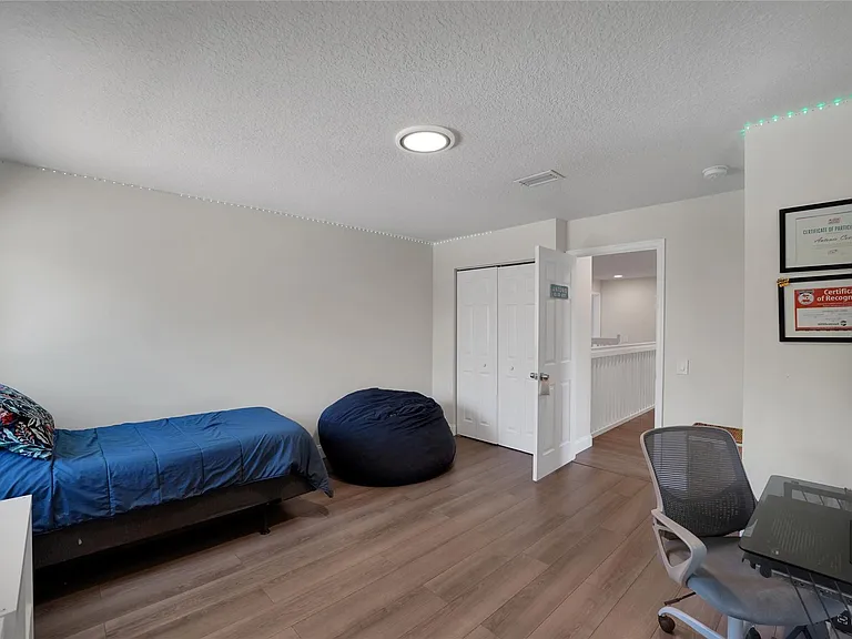 1070 Bluewood Ter — Photo 48