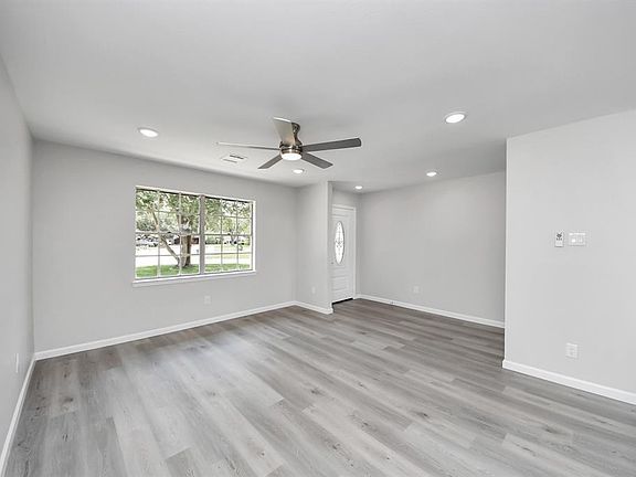 3rd image of 7711 Wayfarer Lane