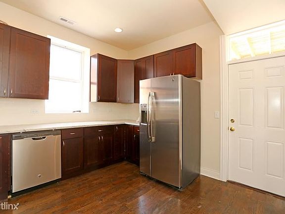 2nd image of 959 N Western Ave APT 2A