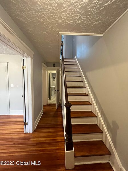 5th image of 528 Yates Street