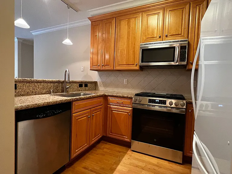 300 Laguna Honda Blvd — Photo 26