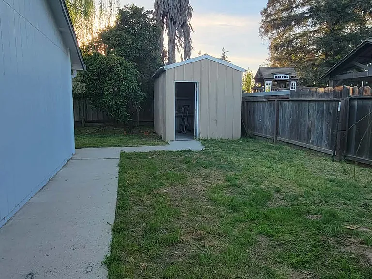 Shoshone Dr — Photo 13