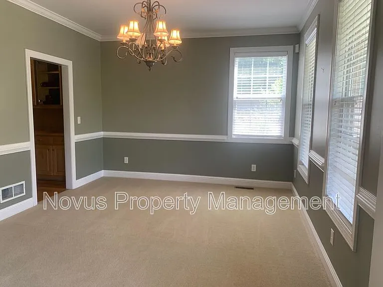 119 Tullamore Trl — Photo 8