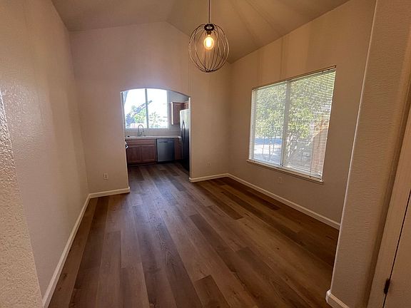 5th image of 819 Chateau Cir