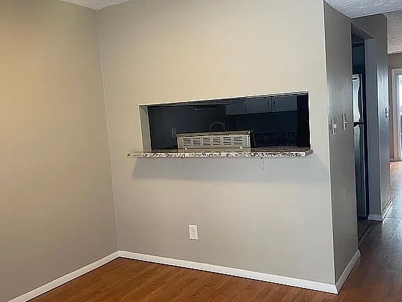 4th image of 643 Villa Rd APT D