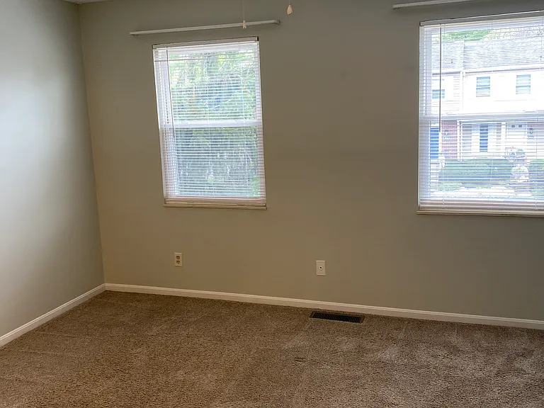 2930 Millbank Row — Photo 32