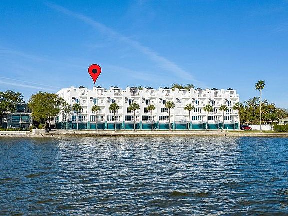 3rd image of 4950 Bayshore Blvd APT 19