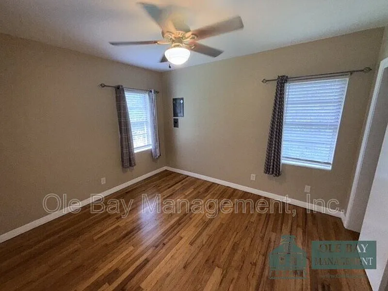 3 bed, 1.5 bath, $1,400 — Photo 4