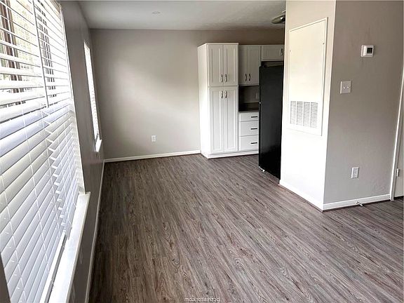 4th image of 619 W Ridge Dr