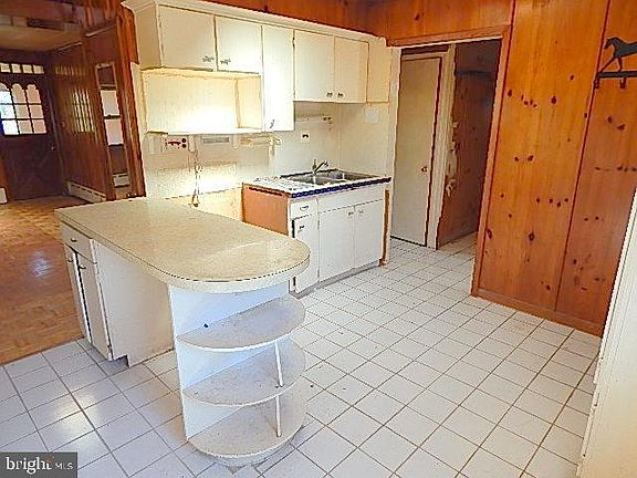 4th image of 199 E Kercher Ave