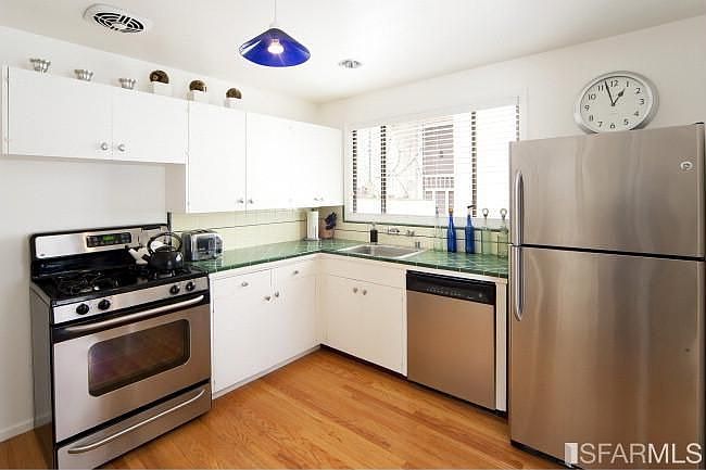 1st image of 17 Greenview Ct
