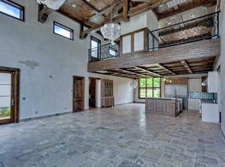 1608 Bedford Dr, Nichols Hills, OK 73116