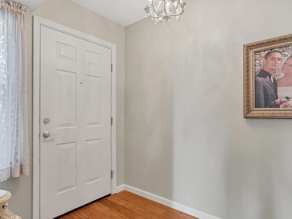 4th image of 5458 Duchesne Parque Dr
