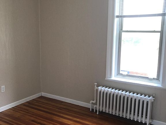 5th image of 134 Woodlawn Ave #2