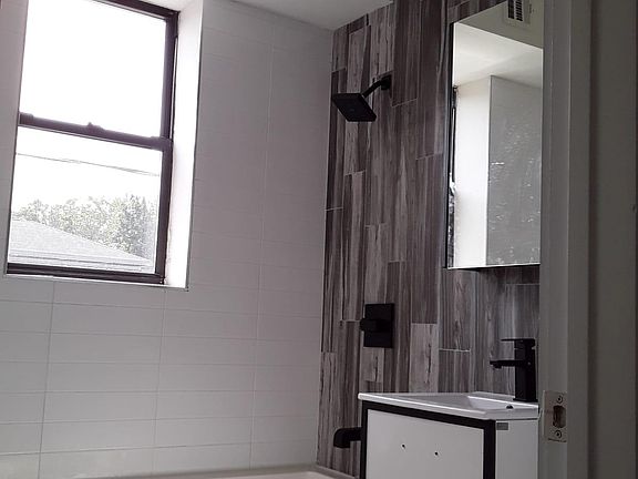 3rd image of 617 Bramhall Ave APT 3