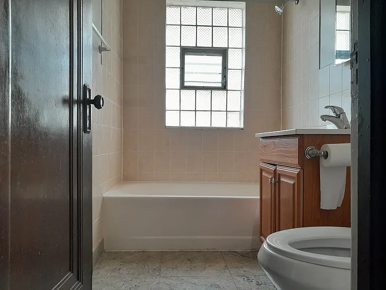 9751 Schiller Blvd #1C — Photo 4