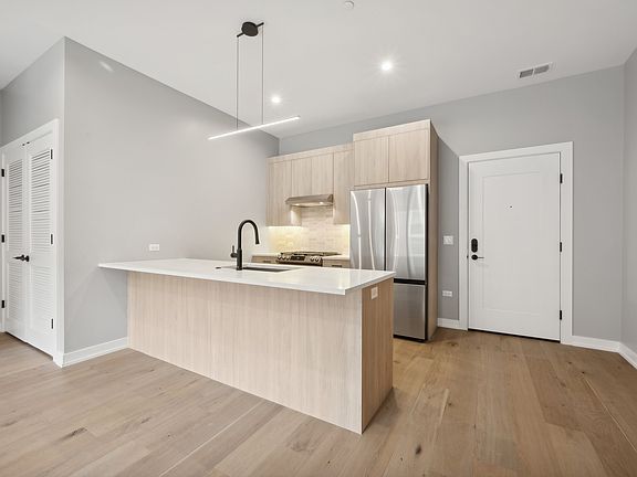 3rd image of 7010 N Glenwood Ave #38-J