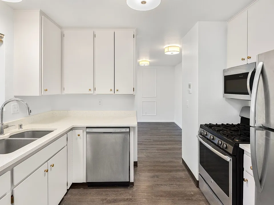 5231 40th Ave NE #3