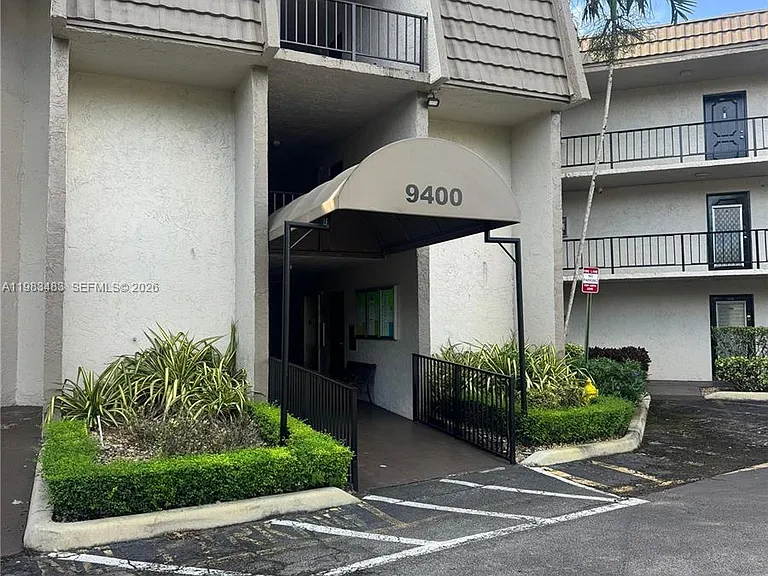 9400 Lime Bay Blvd #206 — Photo 2